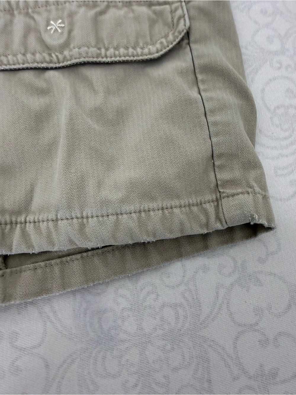 HORNY TOAD ORGANIC COTTON BLEND CARGO SHORTS (MISSING ONE BUTTON) SIZE 4